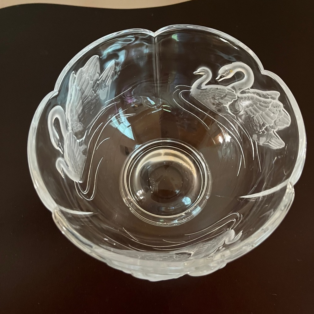 Vintage Teleflora Leaded Crystal Frosted Swan Embossed Bowl - Picture 4 of 5